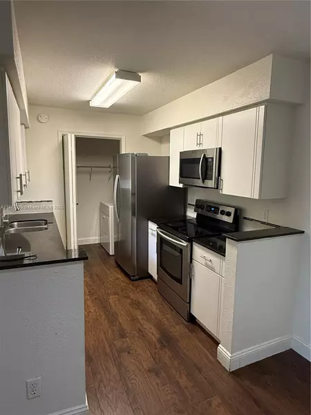 833 Riverside Dr #834, Coral Springs, FL 33071