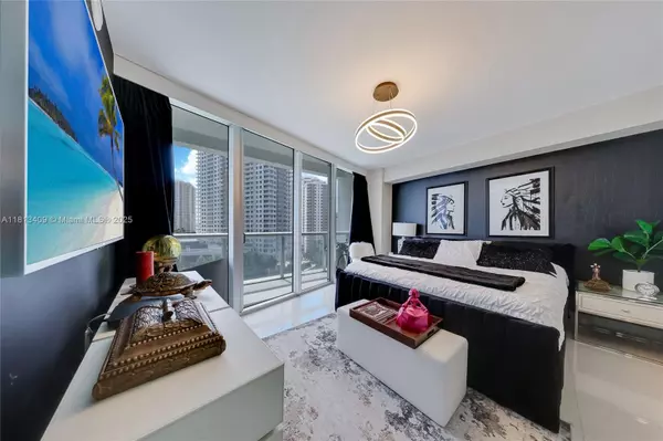 Miami, FL 33131,465 Brickell Ave #1019