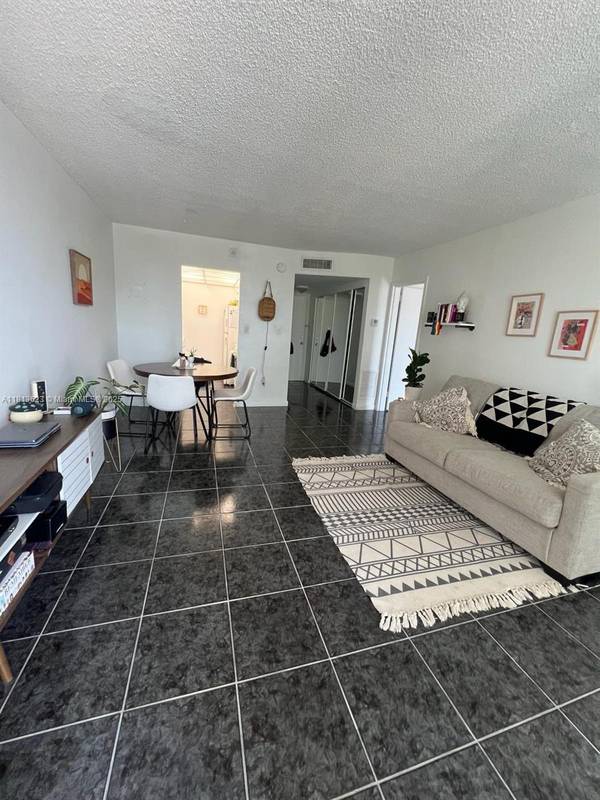 2350 NE 135th St #208, North Miami, FL 33181