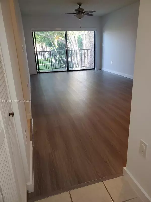 Pinecrest, FL 33156,8261 SW 128th St #204