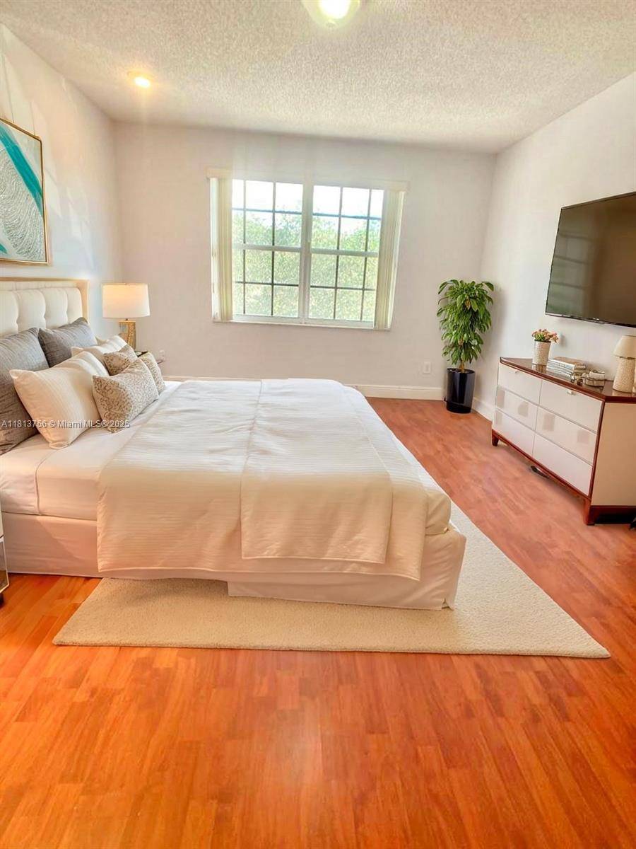 Pembroke Pines, FL 33025,12115 SW 5th Ct