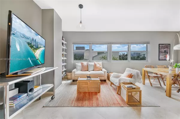 Miami Beach, FL 33141,6103 Aqua Ave #406