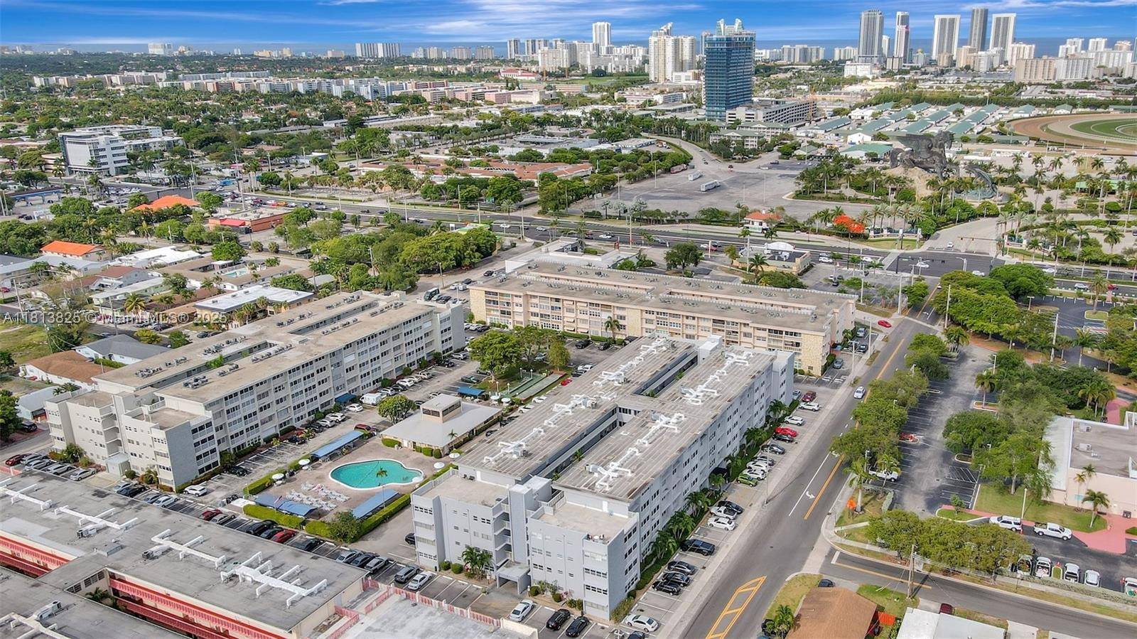 329 SE 3rd St #103R, Hallandale Beach, FL 33009