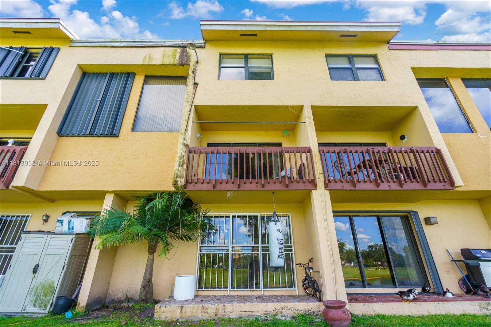 Miami, FL 33172,271 W Park Dr #7-7
