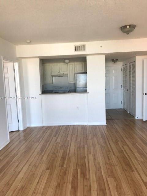 Miami, FL 33130,900 SW 8th St #806