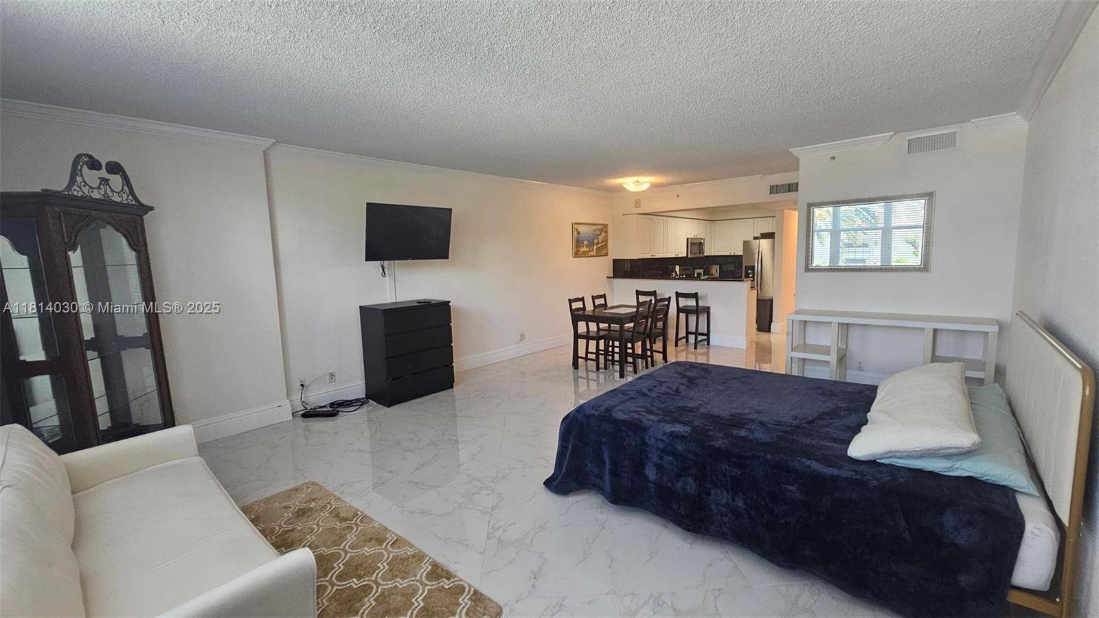Hollywood, FL 33019,2501 S Ocean Dr #327