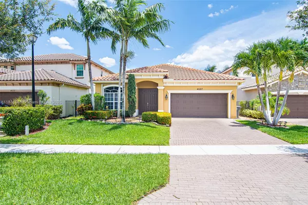 4627 Capital Dr, Lake Worth, FL 33463