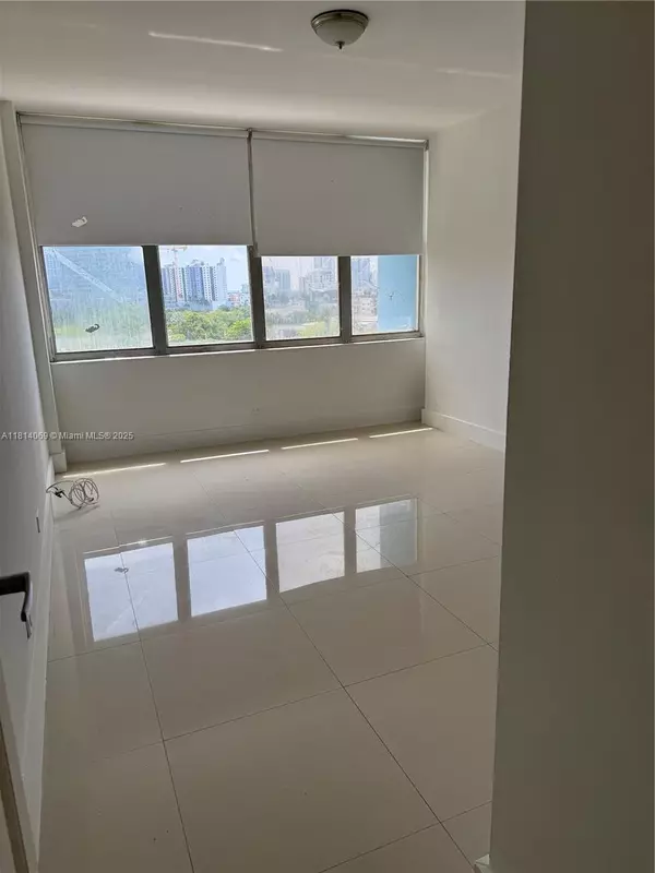 Miami Beach, FL 33141,7441 Wayne Ave #7P