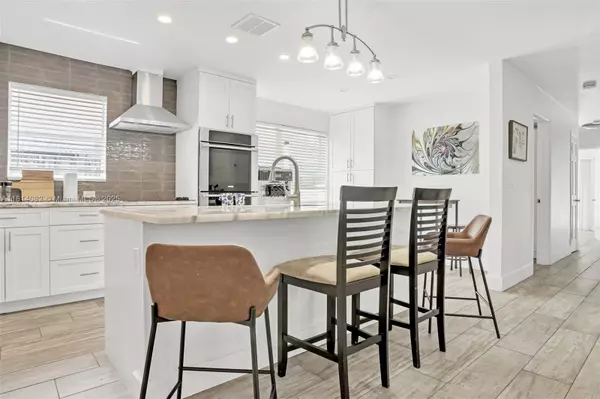 Oakland Park, FL 33334,1547 NE 38th St