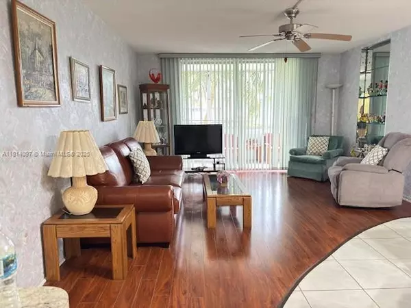 Aventura, FL 33160,2905 Point East Dr #L116