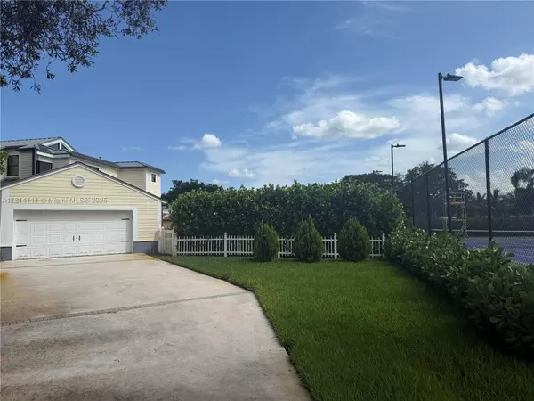Plantation, FL 33325,11820 NW 5th St