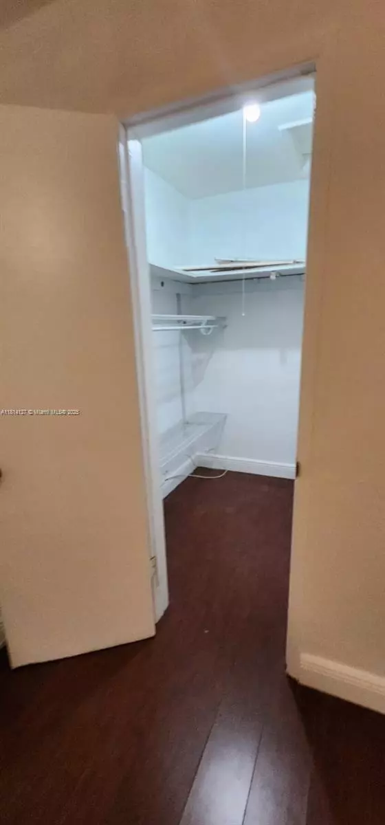 Oakland Park, FL 33334,371 NE 57th Ct #B