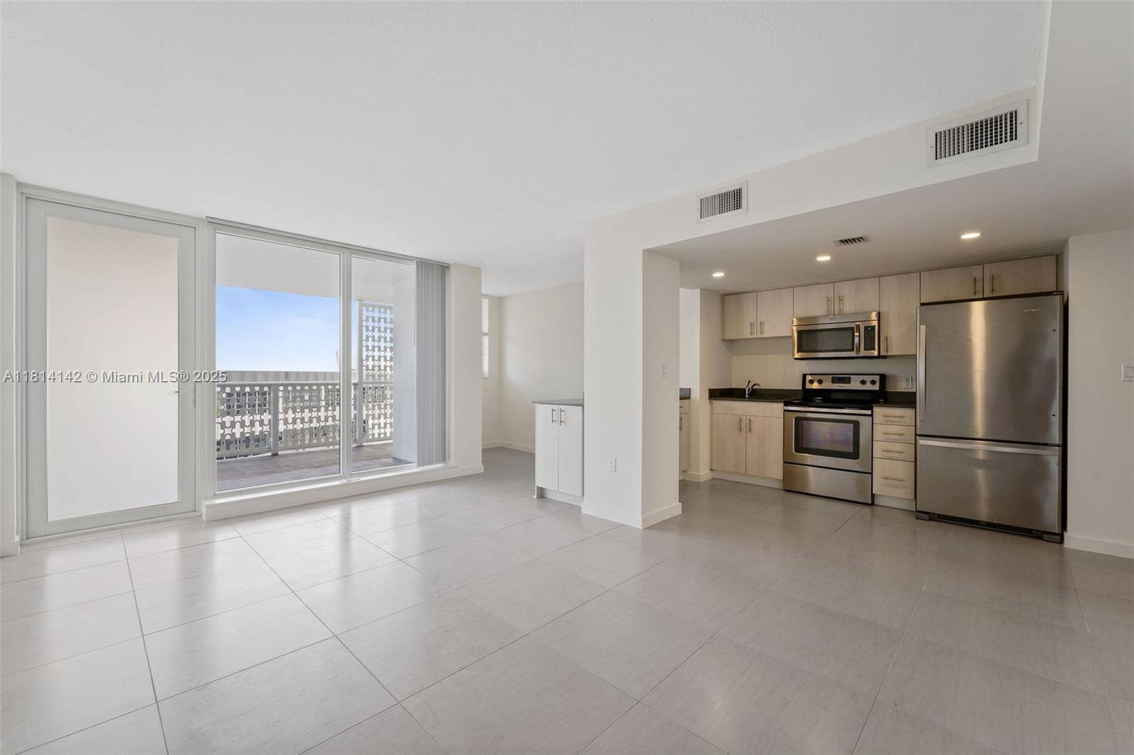 Miami Beach, FL 33139,910 West Ave #0205