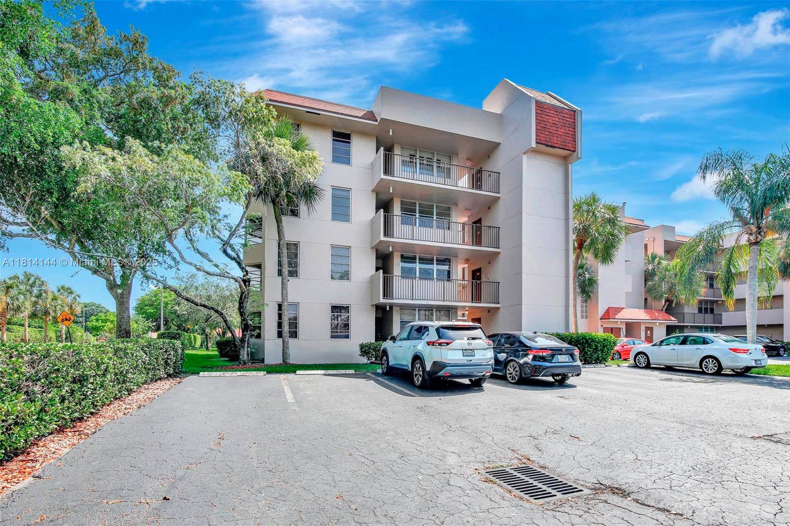 9510 Seagrape Dr #101, Davie, FL 33324