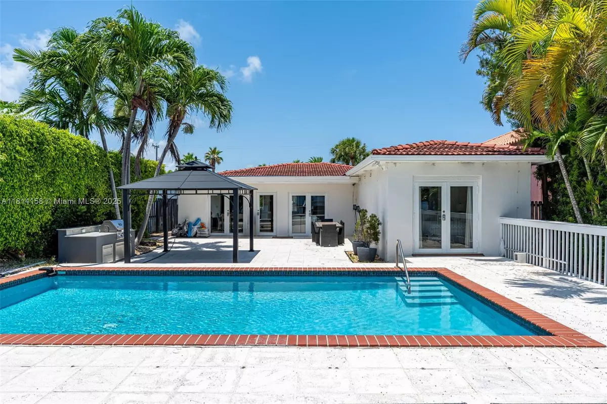Miami Beach, FL 33141,1430 Stillwater Dr #1430