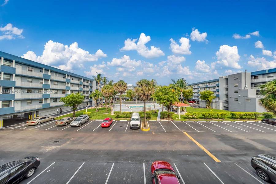 1655 W 44th Pl #346, Hialeah, FL 33012