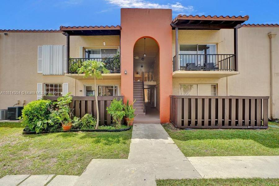 10804 N SW 88th St #P14, Miami, FL 33176