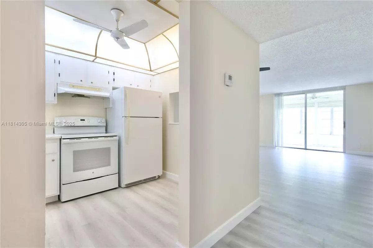 Margate, FL 33063,6870 Royal Palm Blvd #210M
