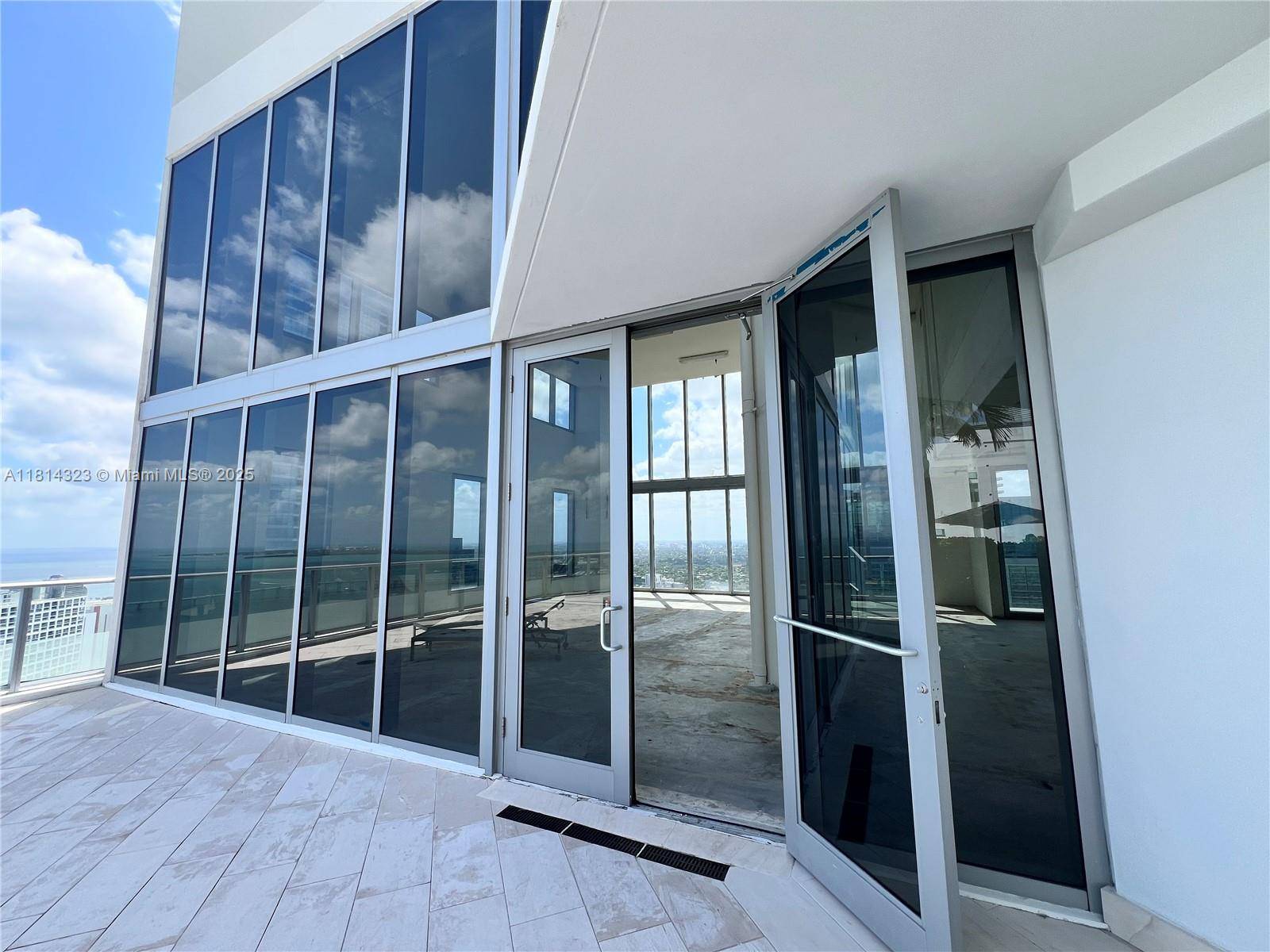 Miami, FL 33131,1300 Brickell Bay Dr #Top Floor