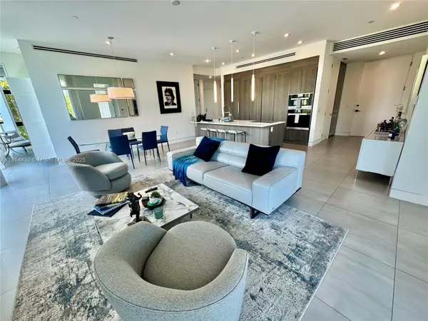Key Biscayne, FL 33149,101 Sunrise Dr #A-201