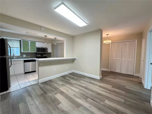 Bay Harbor Islands, FL 33154,9971 W Bay Harbor Dr #207