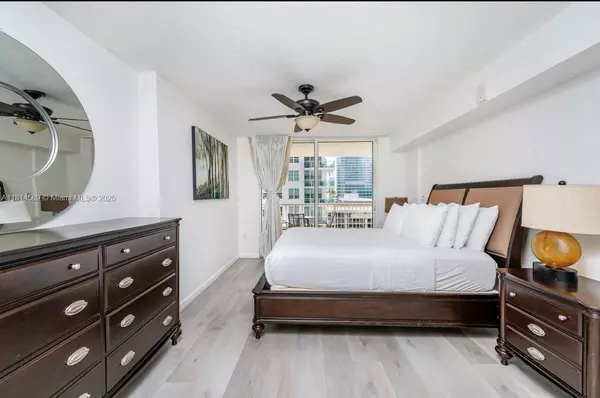 Miami, FL 33131,1200 Brickell Bay Dr #1617