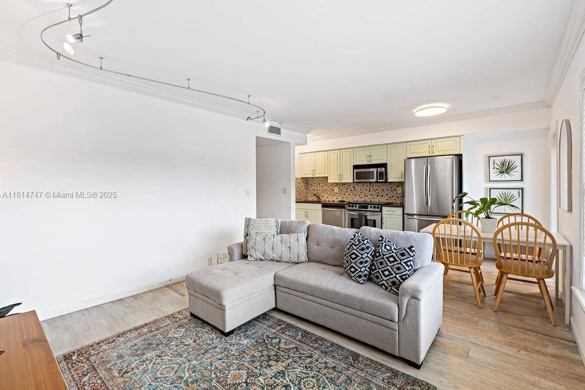 Fort Lauderdale, FL 33301,65 Hendricks Isle #3