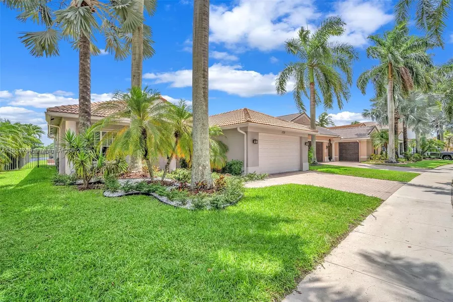 1737 Harbor View Cir, Weston, FL 33327