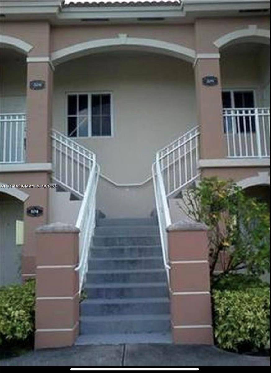 Homestead, FL 33035,1270 SE 26th St #205