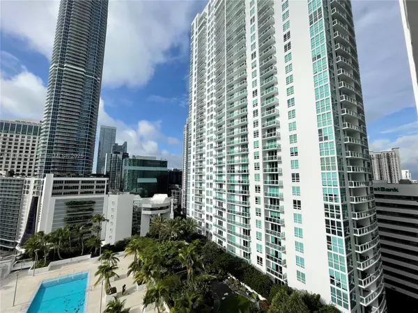Miami, FL 33131,950 Brickell Bay Dr #1907