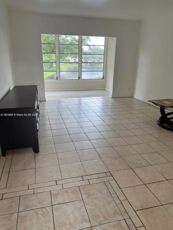 Lauderdale Lakes, FL 33319,5103 NW 35th St #503