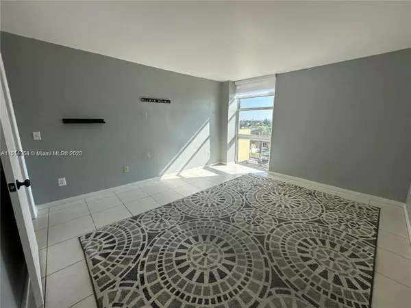 North Miami, FL 33181,2350 NE 135th St #505
