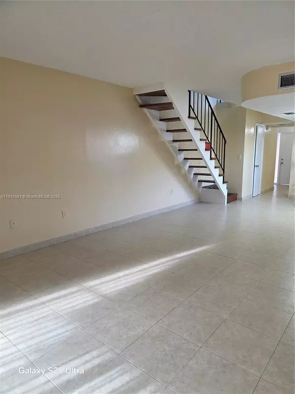 Hialeah, FL 33012,4102 W 10th Ln #28