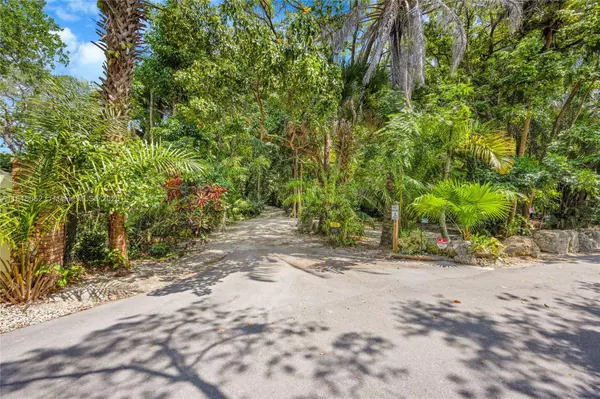 Coral Gables, FL 33156,10005 Snapper Creek Rd