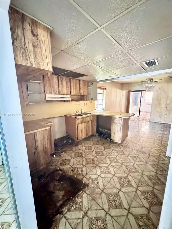 Miami, FL 33174,975 SW 89th Ave