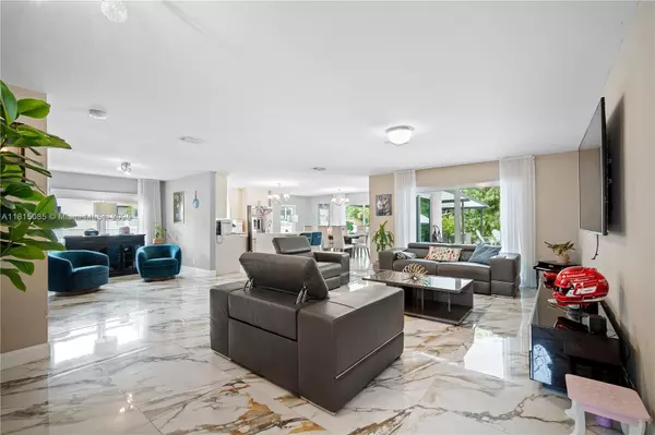 4180 NW 103rd Dr, Coral Springs, FL 33065