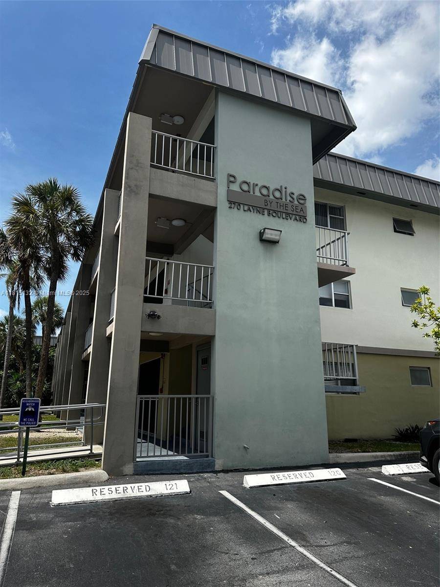 270 Layne Blvd #114, Hallandale Beach, FL 33009