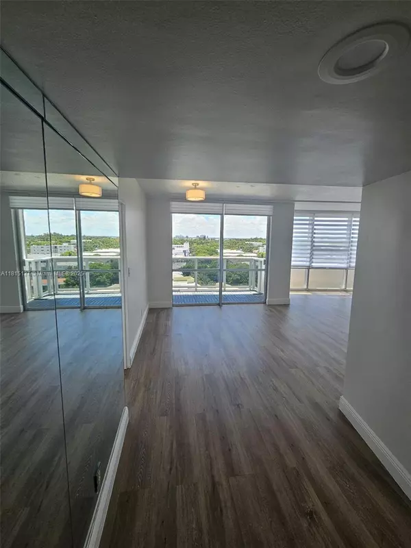 Miami Beach, FL 33141,900 Bay Dr #721