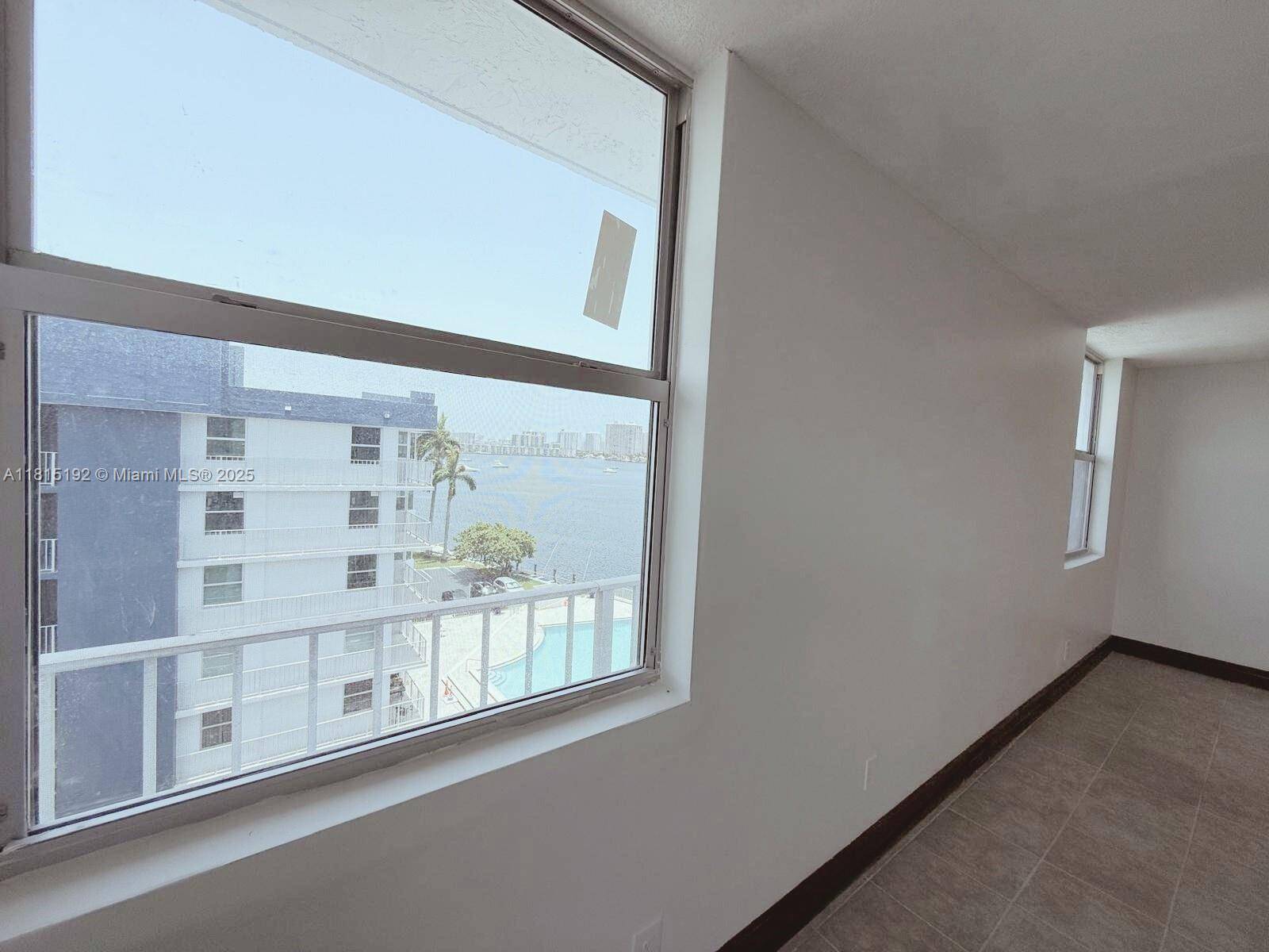 North Miami Beach, FL 33160,16570 NE 26th Ave #6B
