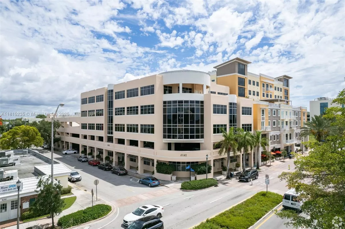 South Miami, FL 33143,6141 Sunset Dr #102