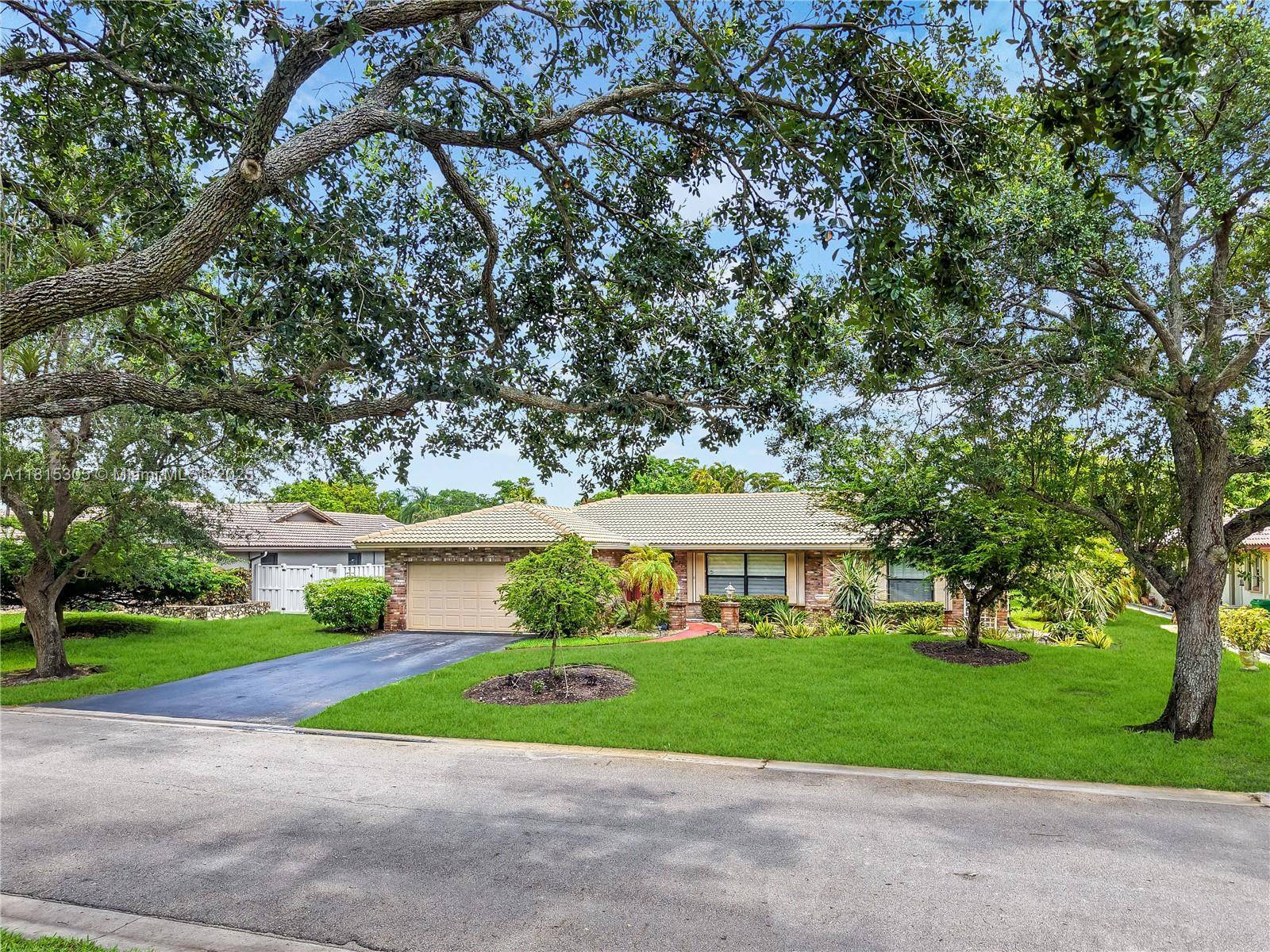 639 NW 101st Ter, Coral Springs, FL 33071