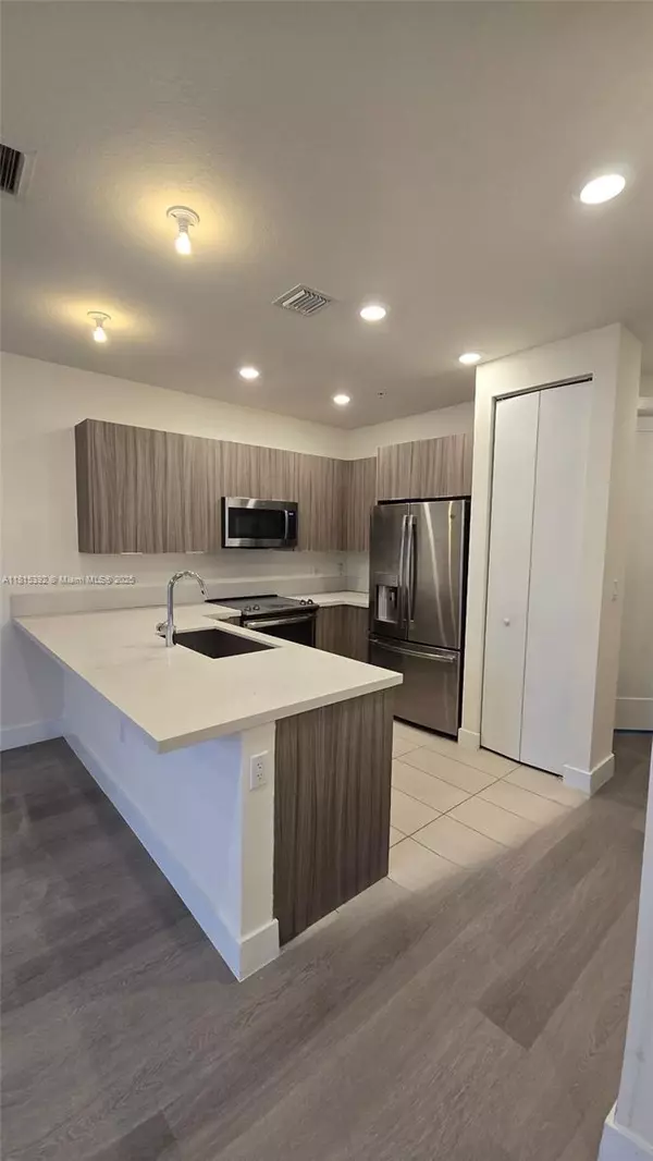 Doral, FL 33178,10229 NW 64th Ter #302