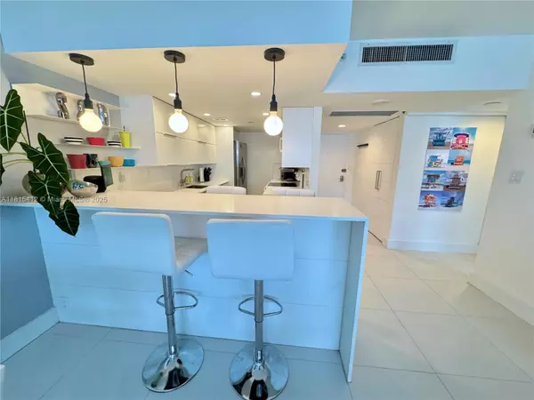 Miami Beach, FL 33139,100 Lincoln Rd #1035