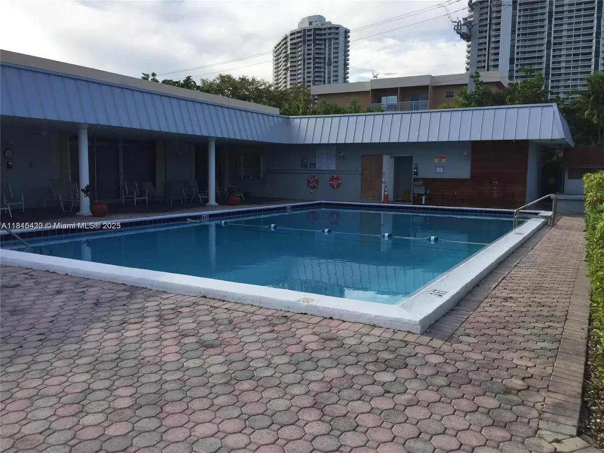 North Miami Beach, FL 33160,3750 NE 170 #205