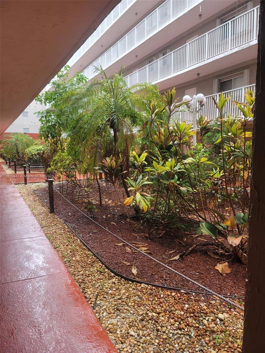 Miami, FL 33125,600 NW 32nd Pl #506
