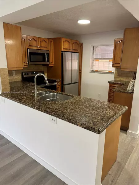 2820 Riverside Dr #107-2, Coral Springs, FL 33065