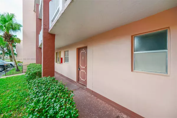 Sunrise, FL 33322,9601 Sunrise Lakes Blvd #106
