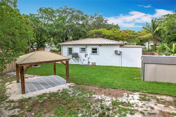 North Miami, FL 33167,1535 NW 124th St
