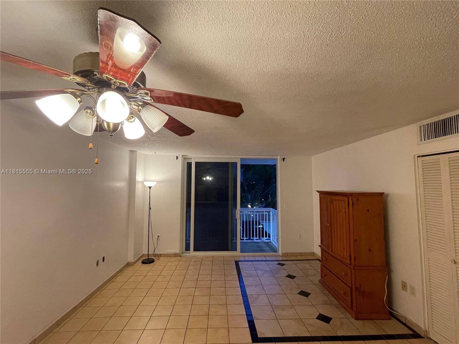 Miami Beach, FL 33139,401 Ocean Dr #219
