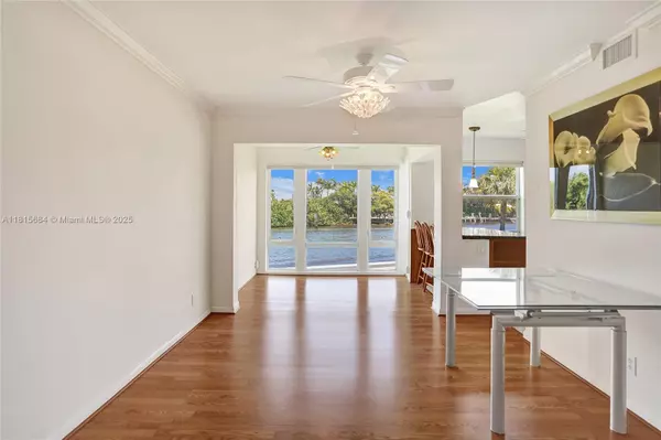 Boynton Beach, FL 33435,9 Colonial Club Dr #203